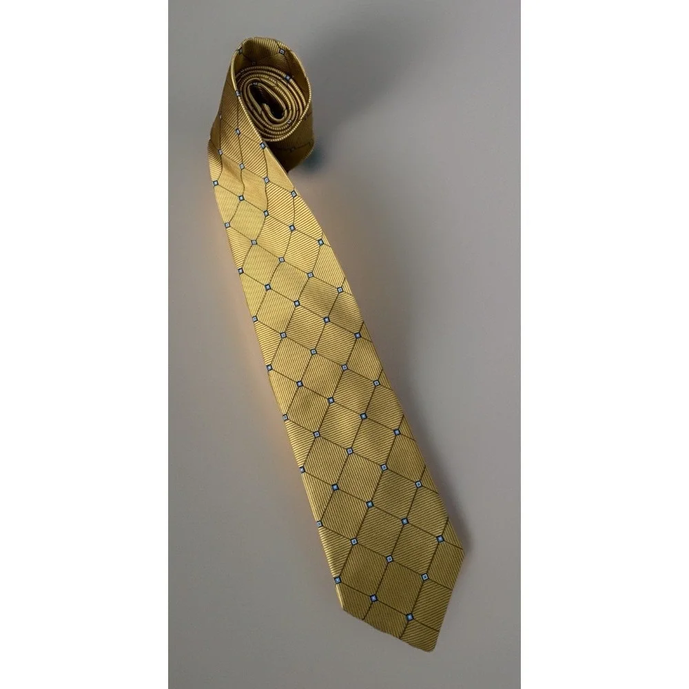 Jos A Bank Executive Neckwear Tie Gold Blue Diamond Pattern 100% Silk JBHS
